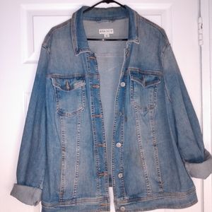 ,🎀NEW🎀Plus denim jacket